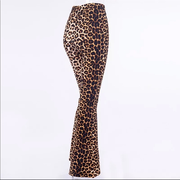 10/11 HOST PICK high waist leopard bellbottoms - Picture 4 of 6